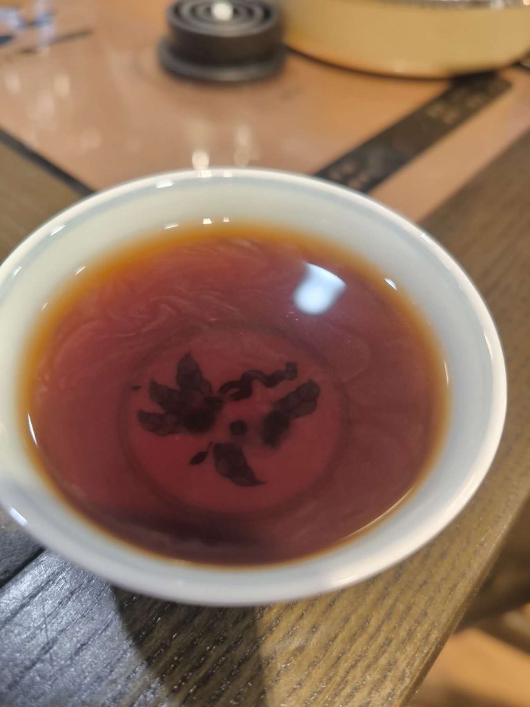 Gushu Pu-erh - Yang chun san yue - millésime 2009 - 4g